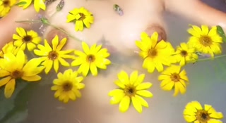 Me dio mis flores amarillas para poder cogerme (Entra al link de mi TLG))