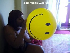Ebony Smiley Face Balloon Suck
