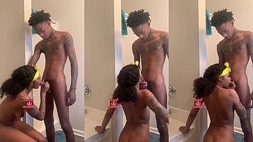 Bath blowjob