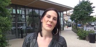 elle retouve sa compagne pour la baiser