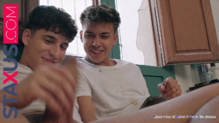 Szopás, pár, kézimunka, nyalás, keresünk – fiatal európai tinédzser Danny Fontana és David Cameron, nagy faszú seggbedugás