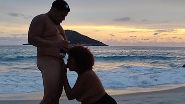 No réveillon afilhado estourou o champanhe dentro da casada