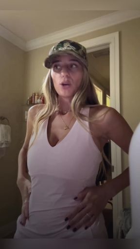 Amateur teen with big tits exposes her body