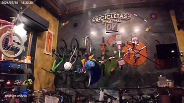 Entre en un local de bicicletas y pedí un favor anal.Sexo arriesgado.Facial .