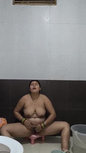 Puja Shaved the Pussy Bath and Masterbet