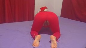 ayudante de santa cogida en ropa de trabajo celebrando navidad y fin de ano (chupa y cabalga la zorra)