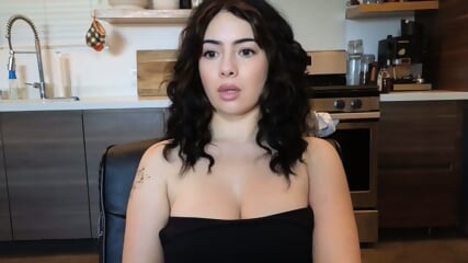 Teen gymnast's flexible legs spread wide for rough creampie