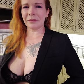 Slut real estate agent Fucks client for a bonus