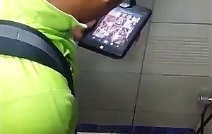 Punhetas no banheiro publico