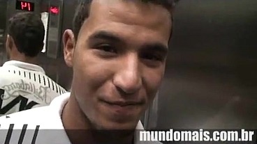 Novinho motoboy tocando punheta ate gozar