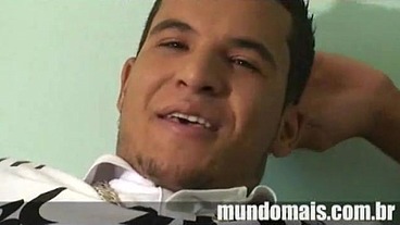 Novinho motoboy tocando punheta ate gozar