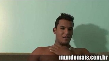 Novinho motoboy tocando punheta ate gozar