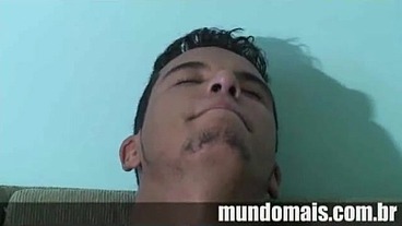 Novinho motoboy tocando punheta ate gozar