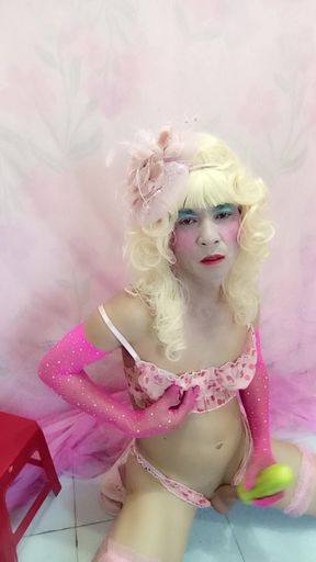 Oanh Le Transgender Wearing Sexy Lingerie Porn Avalanche Using New Technology
