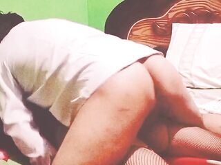 Dominando a sissy le hago gemir le dejo bien complacida