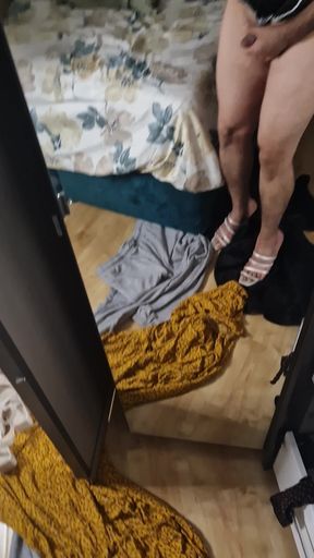 Shemale SueSue is getting to bed