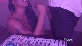 MAMEI O DJ E ELE ME LEVOU PARA OS FUNDOS E ME FODEU FORTE - BABI VENTURA E ED J&Uacute_NIOR