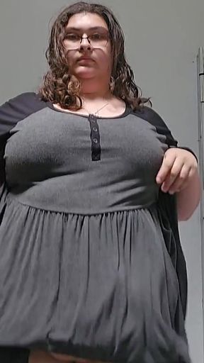 BBW Mastubates in a Park Bathroom