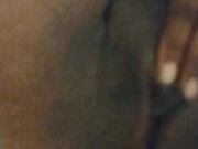 Un collègue m'a surpris en train de jouer avec ma chatte lors d'un voyage d'affaires 💦