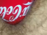 Me meto una botella por el culo