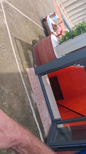 TG @WellWhelmed risky masturbation near bikini babe at the hotel pool