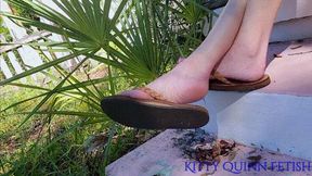 Kitty's Morning Flip Flop Dangle (WMV)