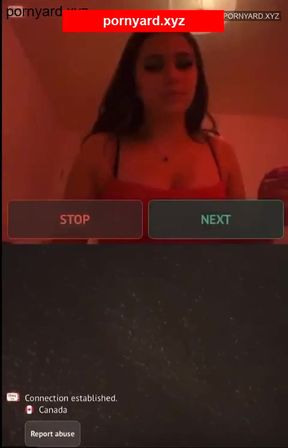 Amateur teen flashes webcam and reacts to viewer's comments