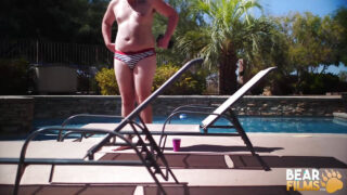 Gruby, owłosiony ogier Dale Savage z tatuażami zostaje wyruchany w dupę po gorącym fellatio