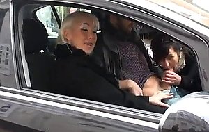 Orgie dans un garage