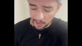 Um tes&atilde_o encontrar esses trabalhadores com tes&atilde_o no banheiro da obra.