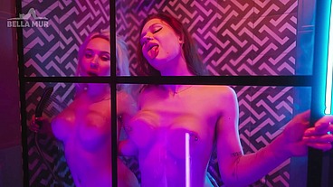 Sensual fun in shower with Sofia Simens