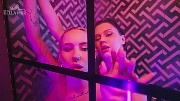 Sensual fun in shower with Sofia Simens