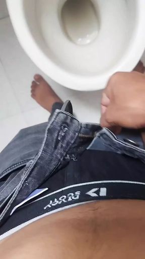 Shaking my dick for Manali hotel