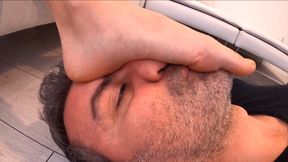 DARCIA LEE - Ground level - foot worship, face as a footstool
