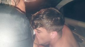 menino virgem me pegou dando para minha spin e me comeu tambem gozando na minha cara . flakael