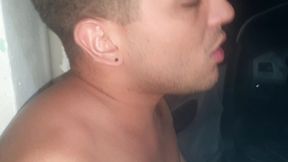 menino virgem me pegou dando para minha spin e me comeu tambem gozando na minha cara . flakael