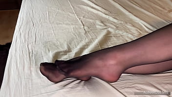 Step sister put on pantyhose for me and made me handjob