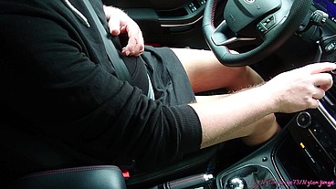 Heiß in Strumpfhose beim Autofahren