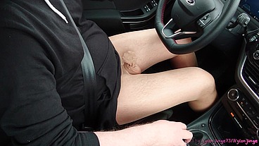 Heiß in Strumpfhose beim Autofahren