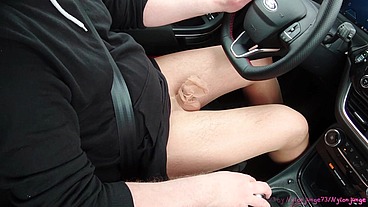 Heiß in Strumpfhose beim Autofahren
