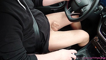 Heiß in Strumpfhose beim Autofahren