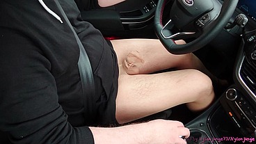 Heiß in Strumpfhose beim Autofahren