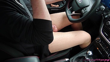 Heiß in Strumpfhose beim Autofahren