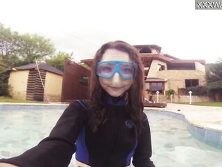 Hawt underwater pool masturbation of Emi Serene