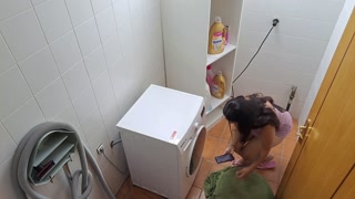 Horny Married Mom Fucks the Handyman on The Laundry Machine