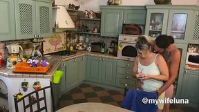 At first my wife didn'_t know she was being filmed with the camera