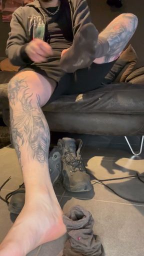 Feet, feet, nasty smelly feet   Clip 1