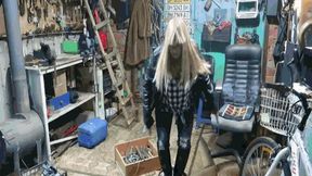 Stuck wellies AVI(1280x720)FHD