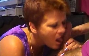 Svenska farmor Ewa suger pa mig till ansiktsbehandling