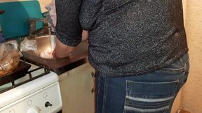 I Masturbate Riskily and Secretly so That My Stepmom Doesn't Find Out That I'm a Lesbian